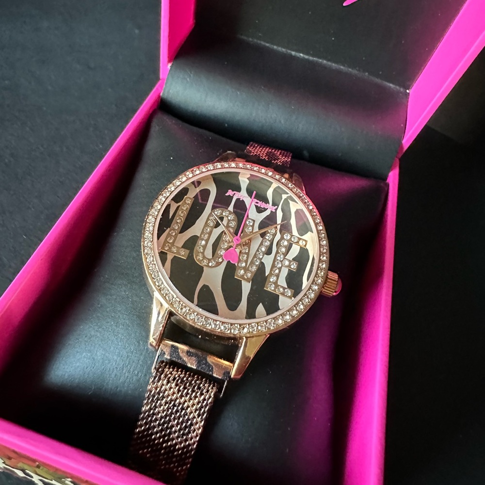 Betsey Johnson large face leopard mesh band watch with magnetic closure 🐾 - Picture 2 of 7